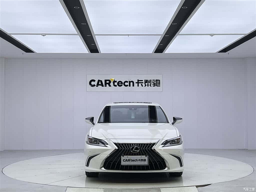 Lexus ES, 2024 3