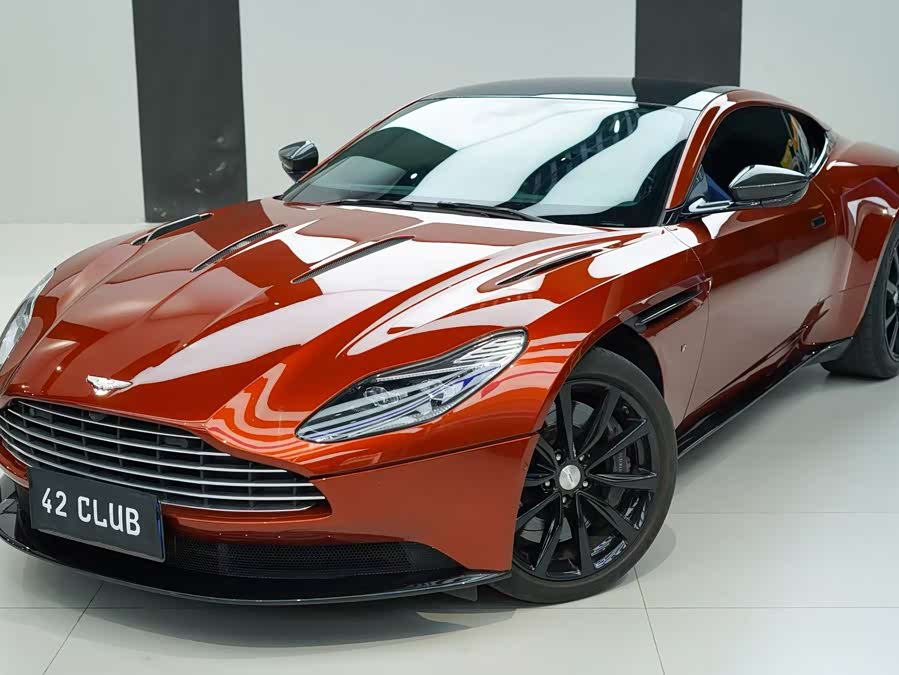 Aston Martin DB11 2019, фото 1