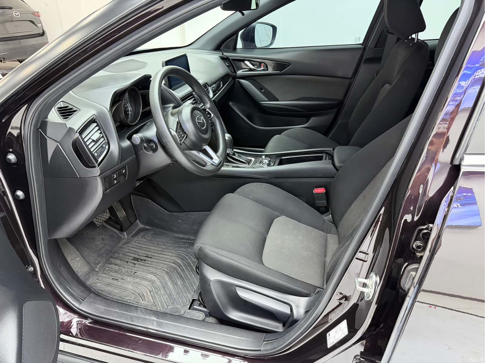 Mazda CX-4, 2023 15