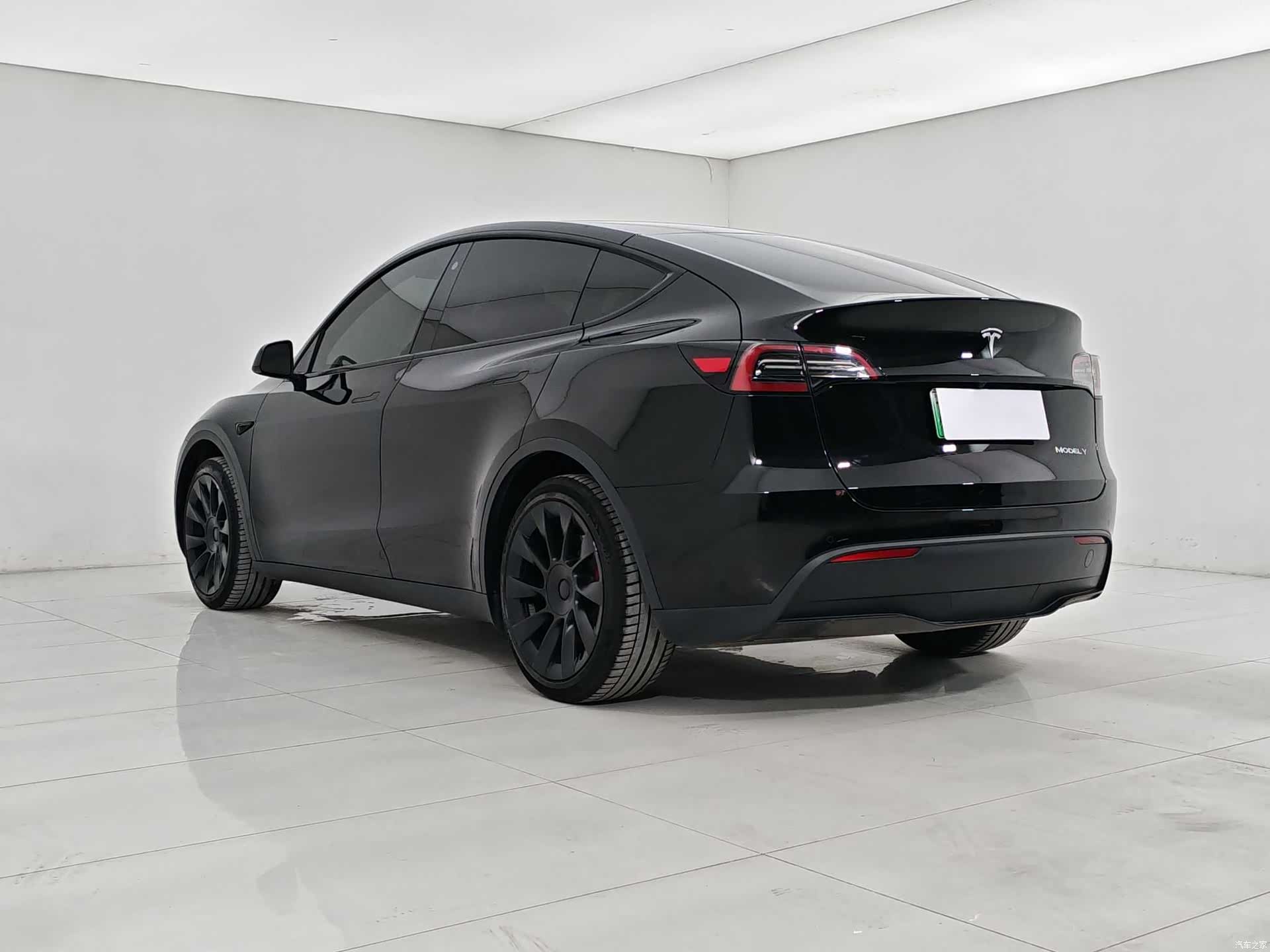 Tesla Model Y, 2023 4