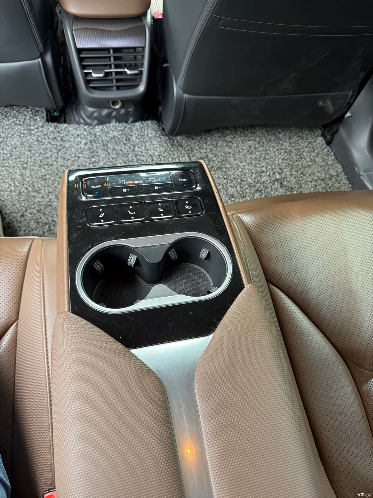 Hongqi QM5, 2022 10