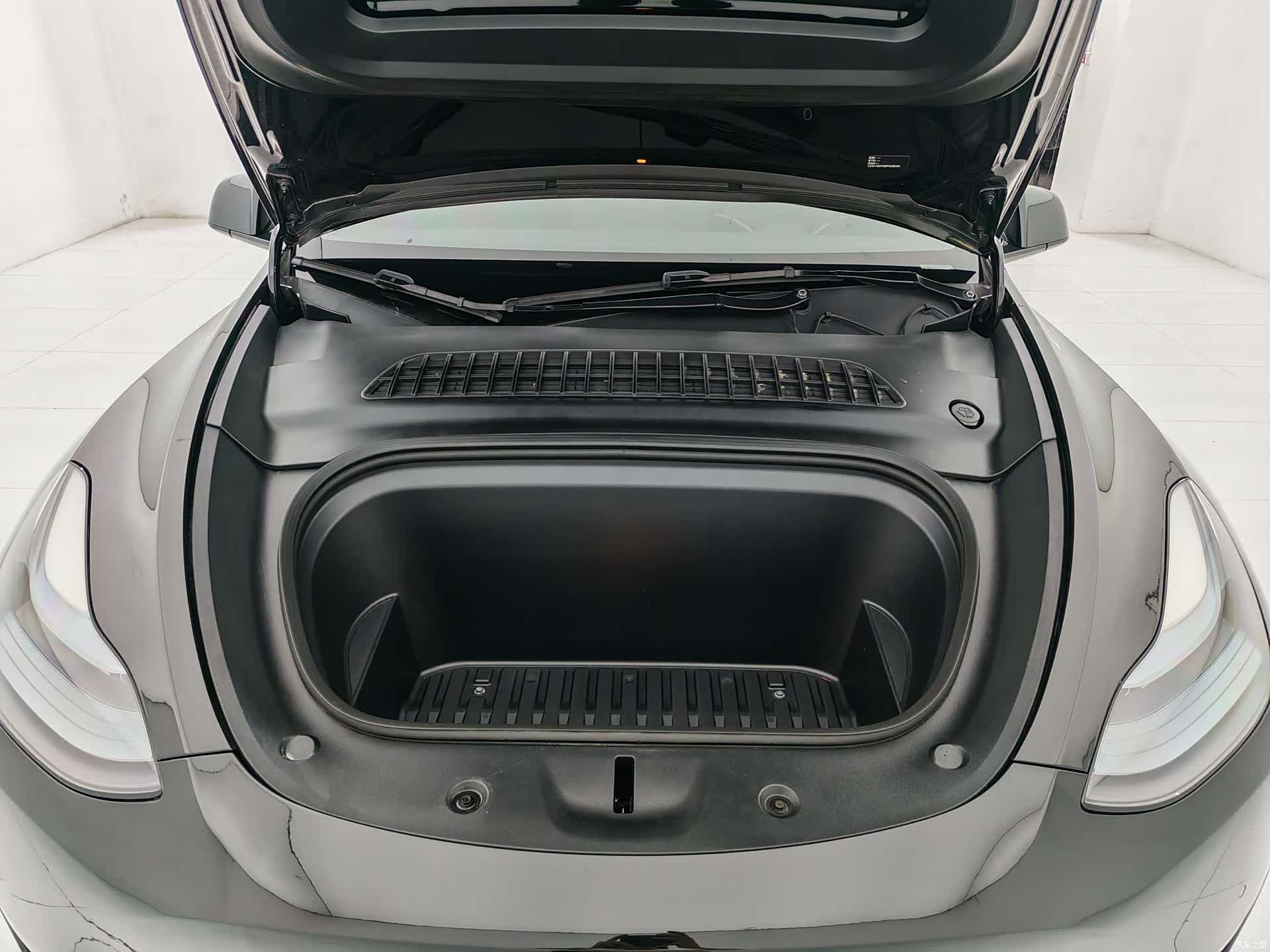 Tesla Model Y, 2023 23