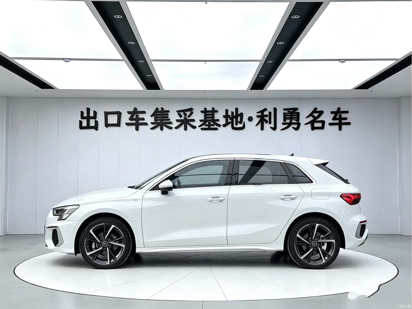 Audi A3, 2023 все фото