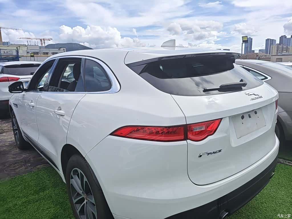Jaguar F-PACE, 2017 все фото