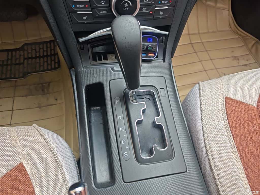 Bestune B70, 2015 10