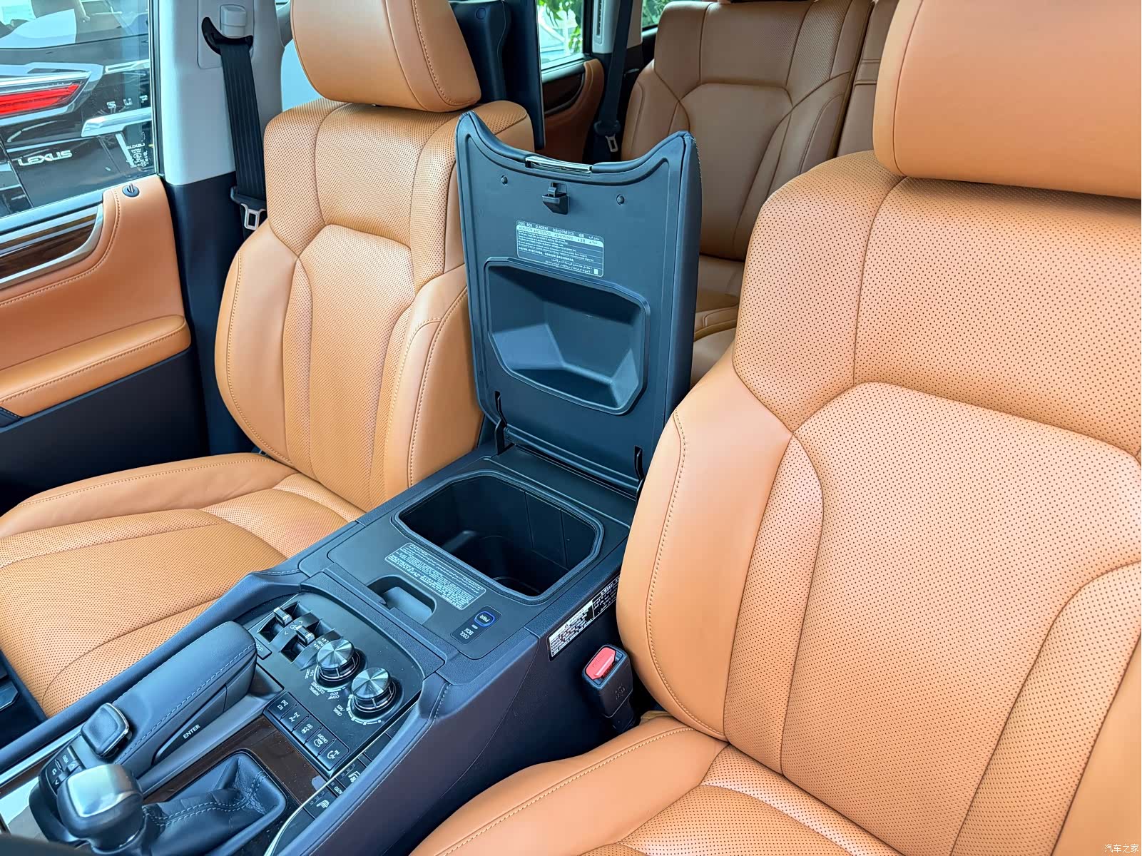 Lexus LX, 2017 16