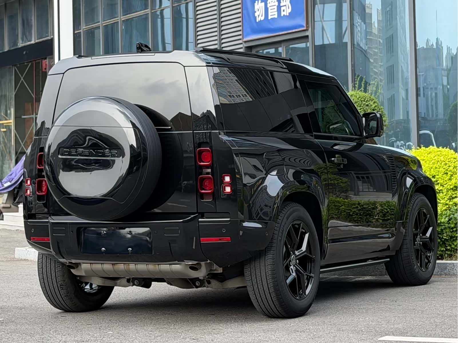 Land Rover Defender, 2022 3