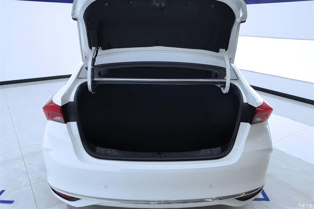 Buick Verano, 2022 4