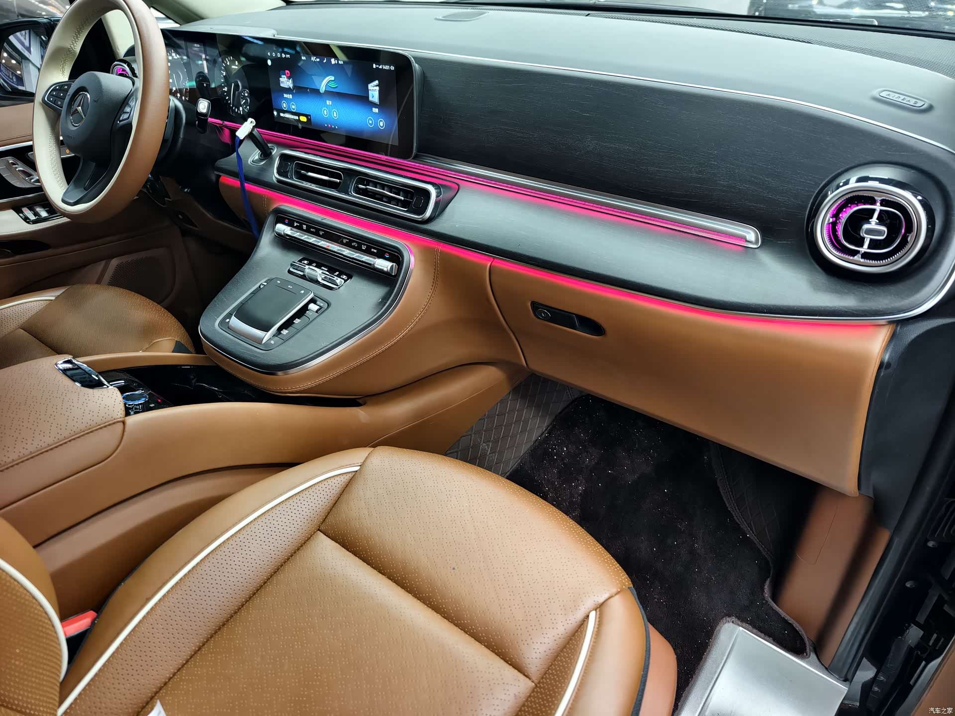 Mercedes-Benz 7, 2023 9