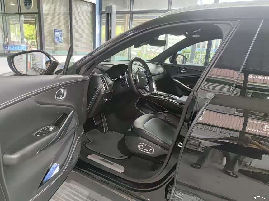 Aston Martin DBX, 2021 все фото