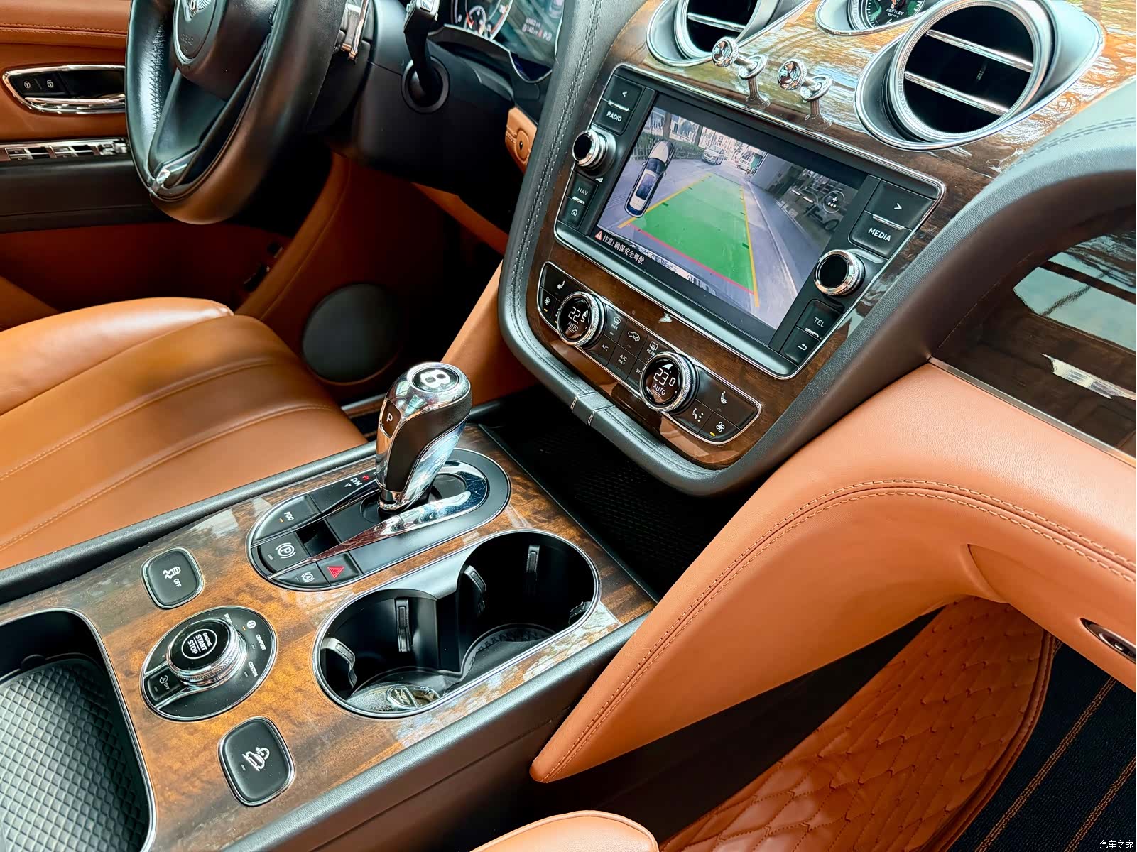 Bentley Bentayga, 2019 11