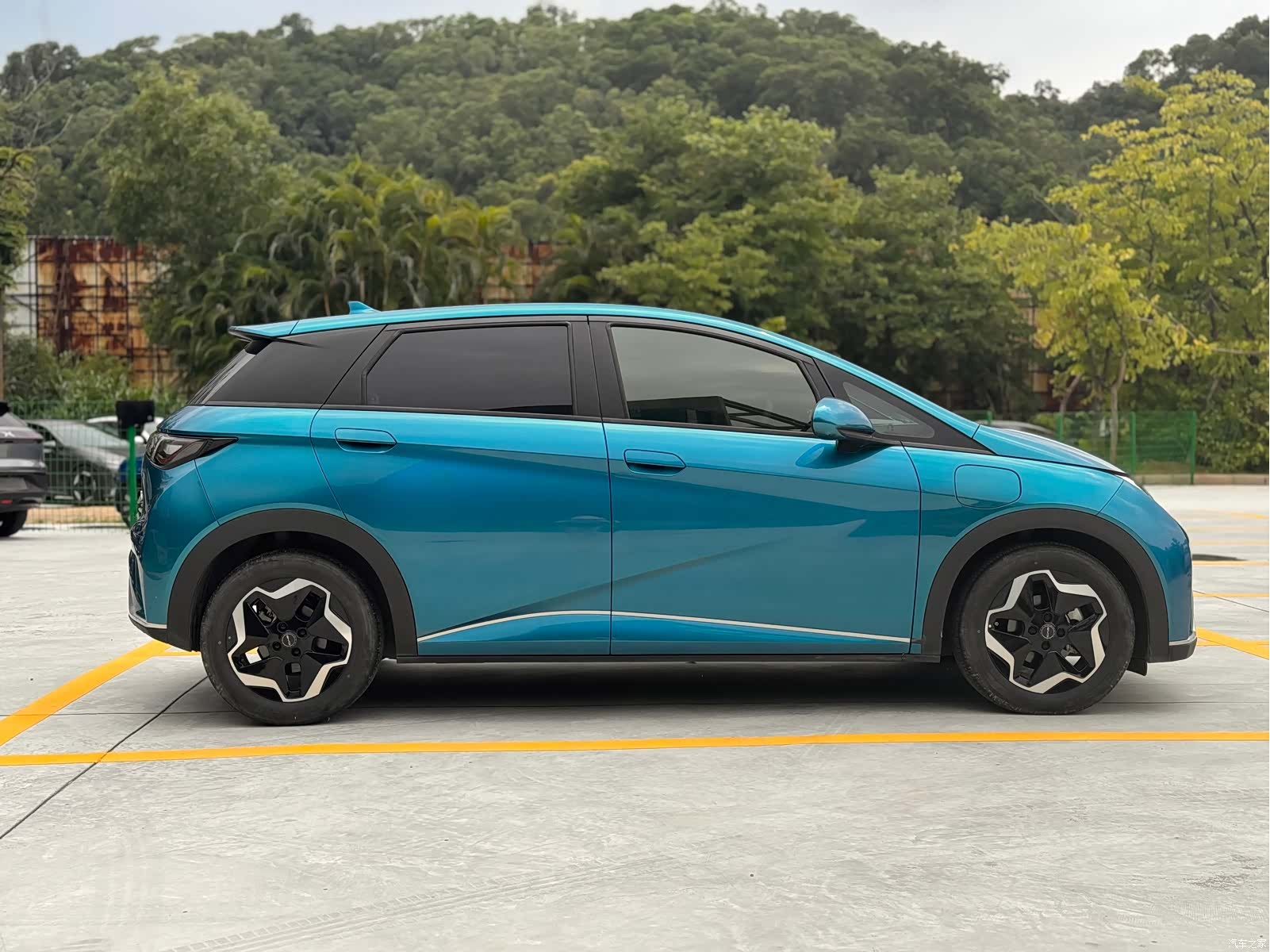 BYD Dolphin, 2022 25