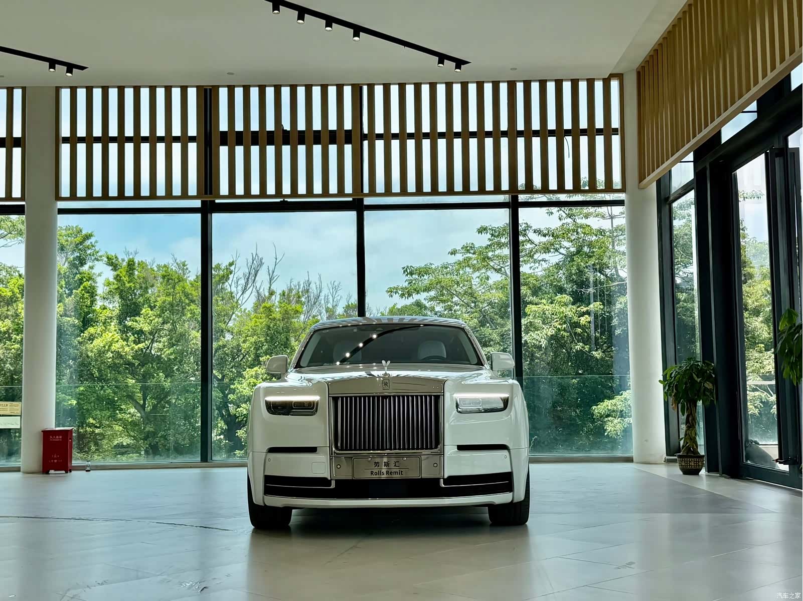 Rolls-Royce Phantom, 2024 2