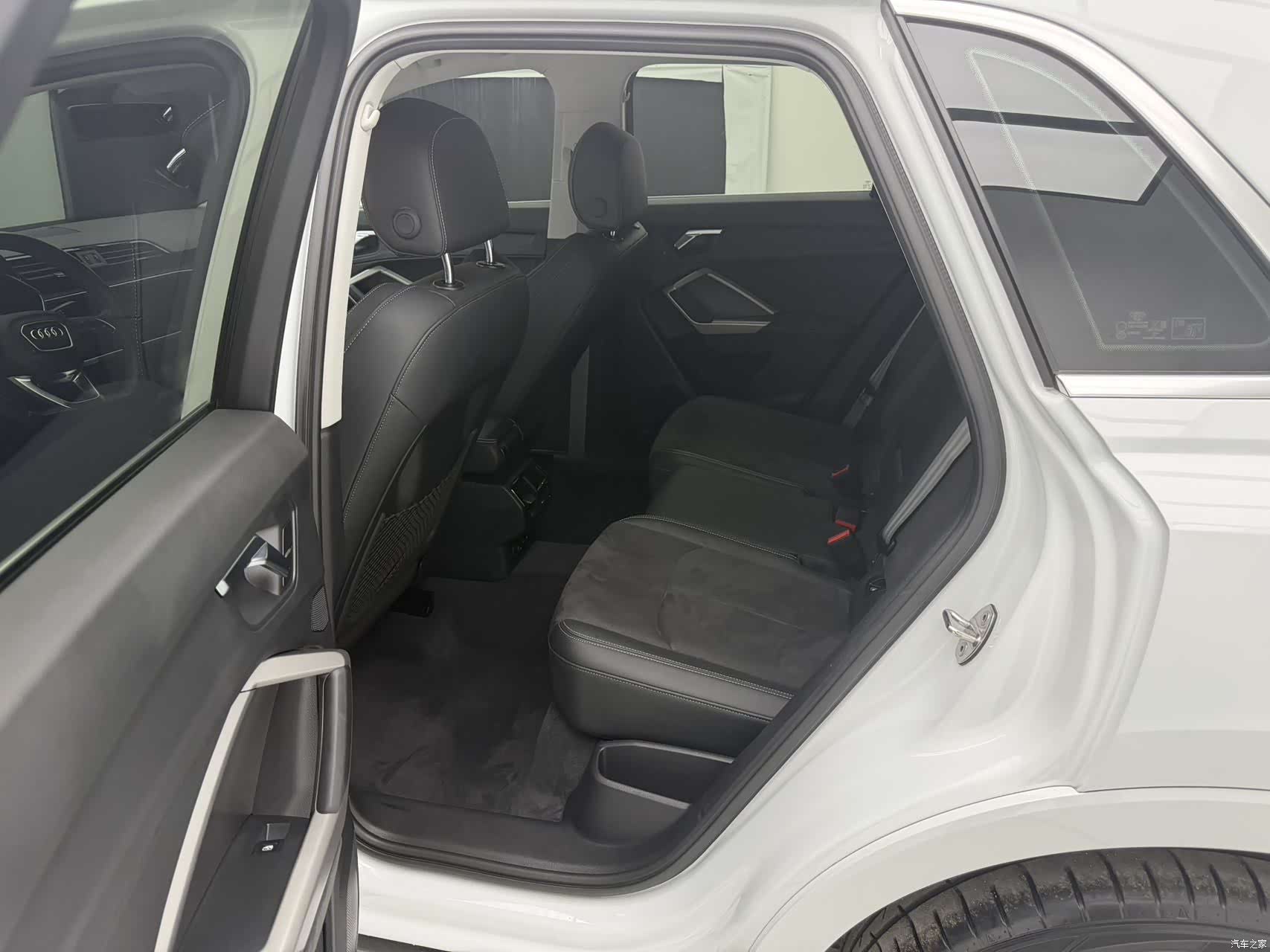 Audi Q3, 2022 11