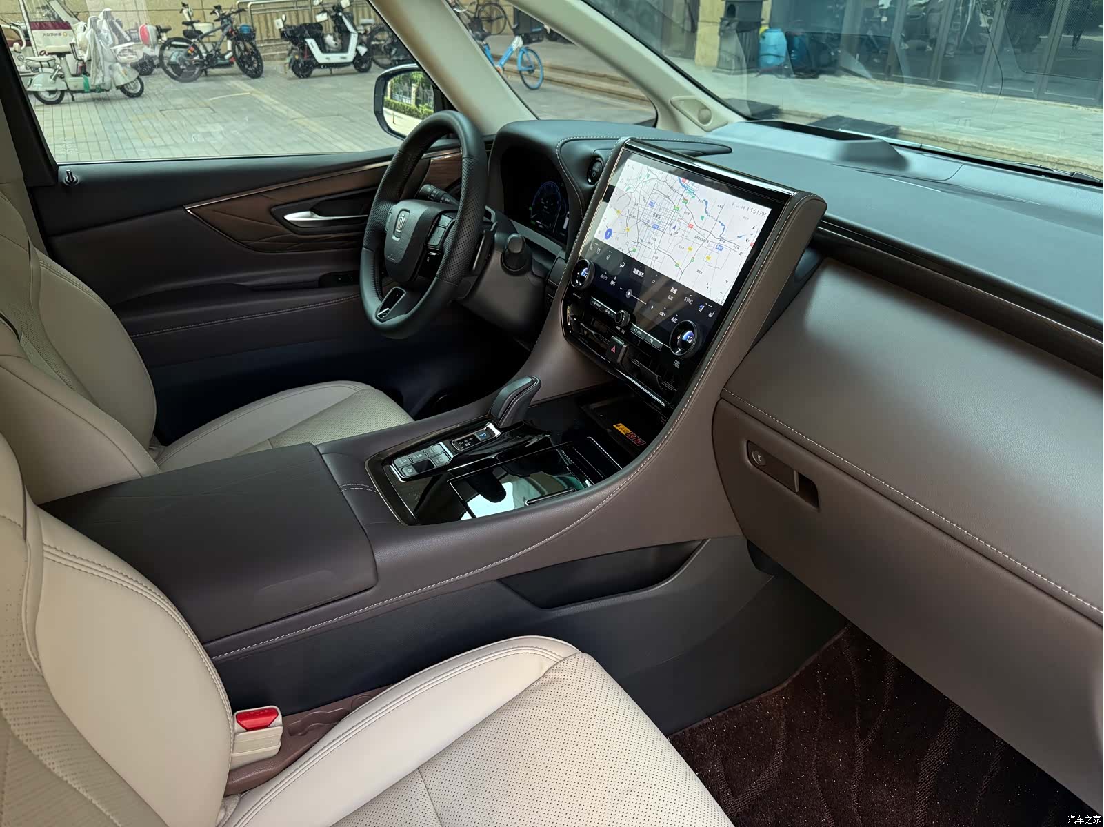 Toyota Vellfire, 2025 9