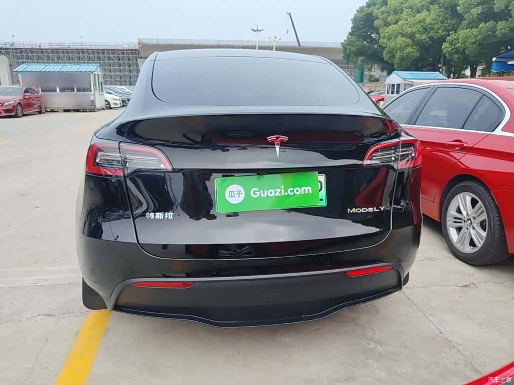 Tesla Model Y, 2024 6