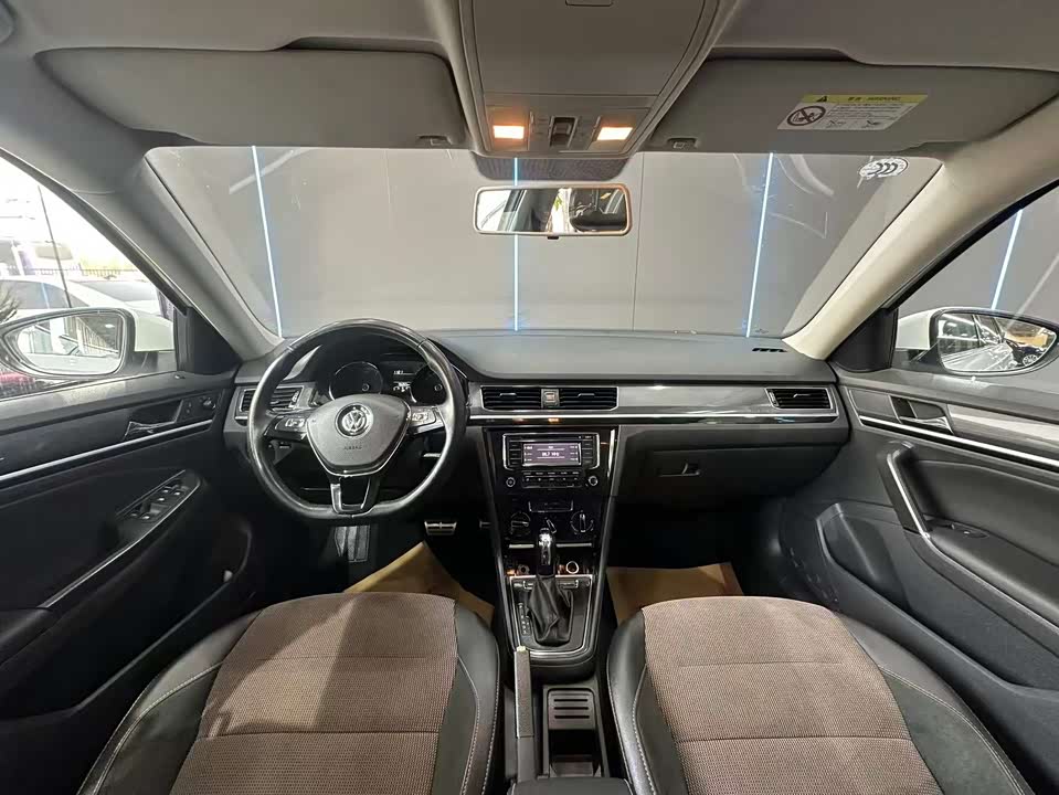 Volkswagen C-TREK Wei Collar