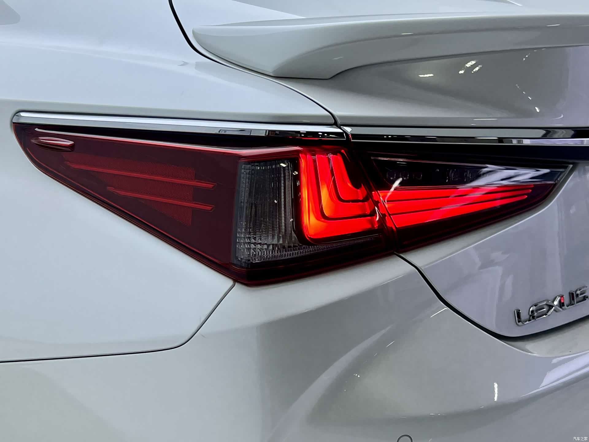 Lexus ES, 2018 17