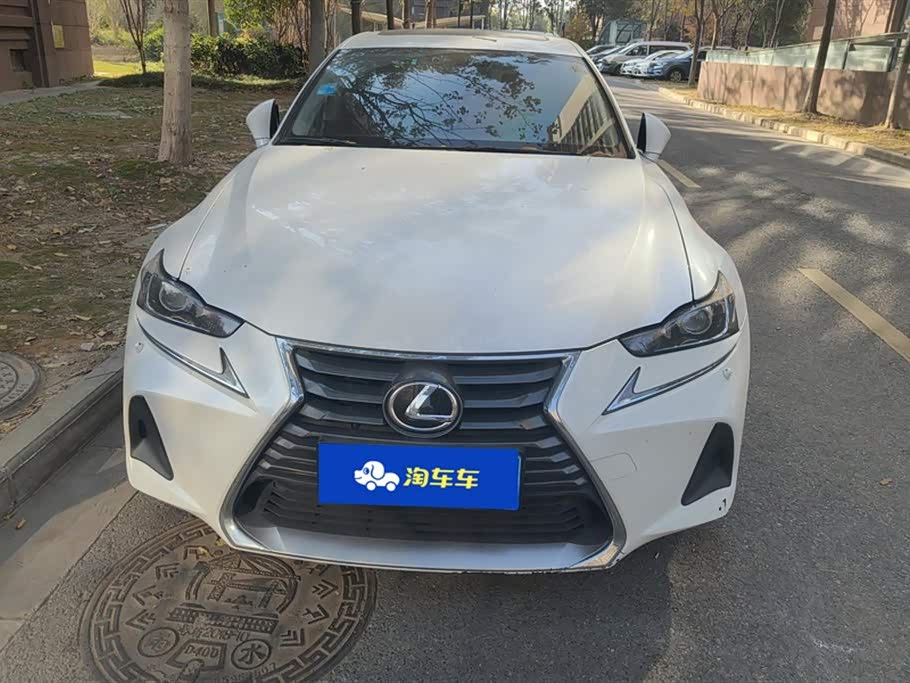 Lexus IS