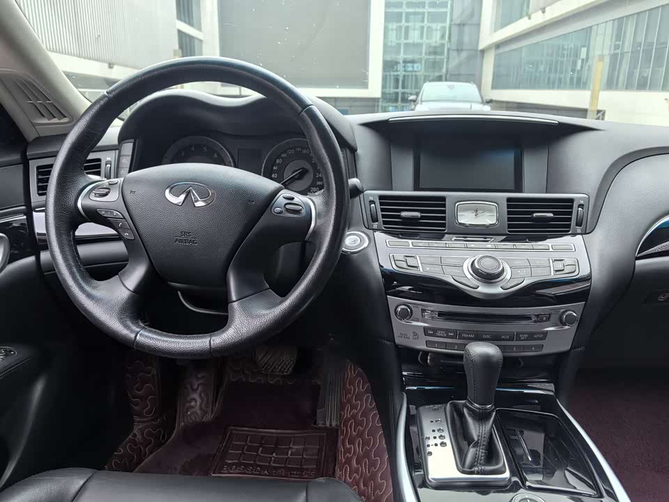 Infiniti Q70