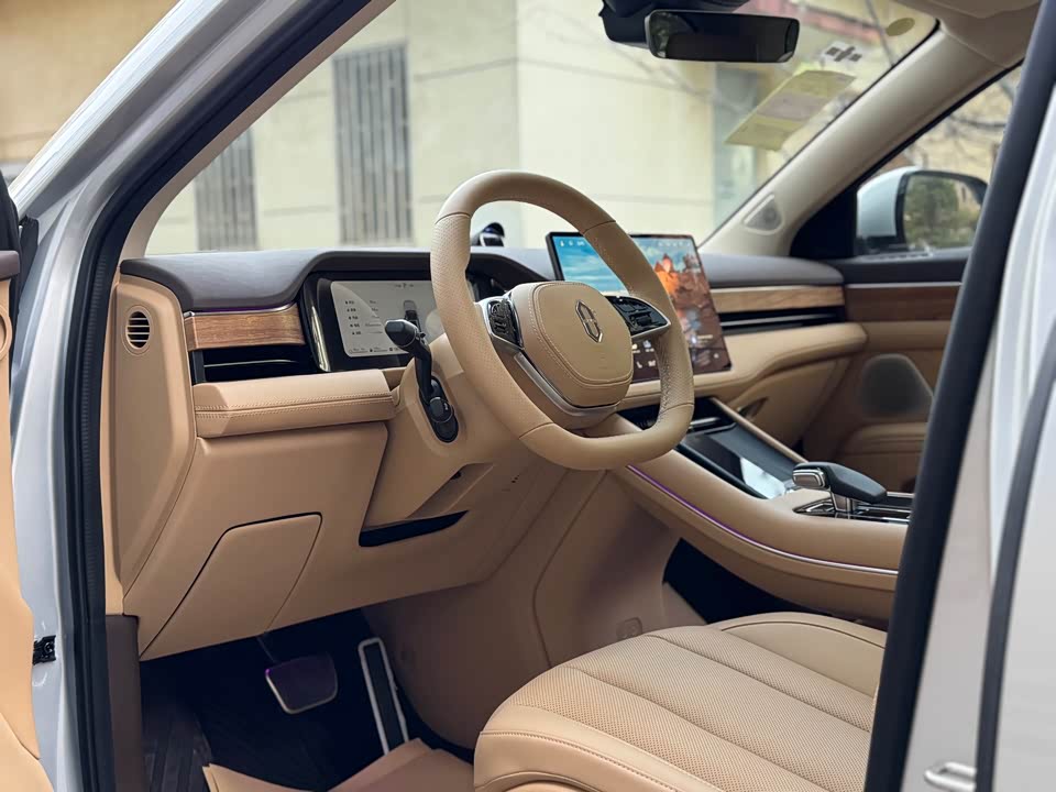 AITO Ask the world M7