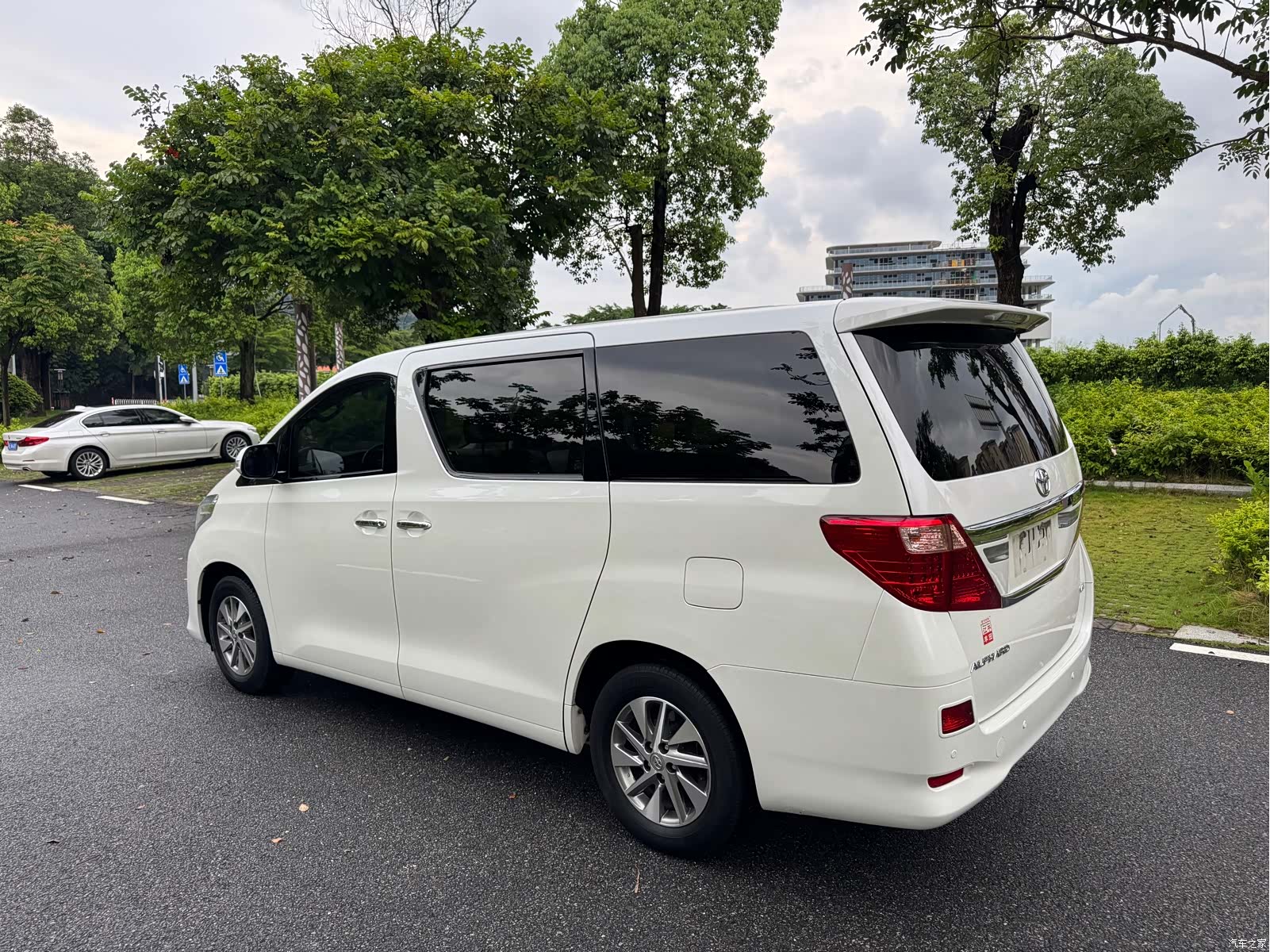 Toyota Alphard, 2013 9