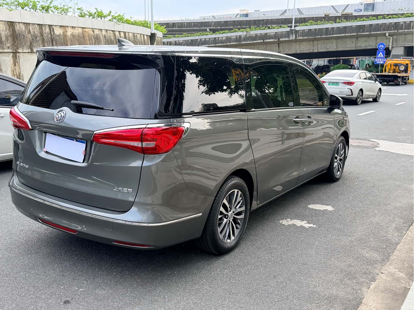 Buick GL8, 2017 13