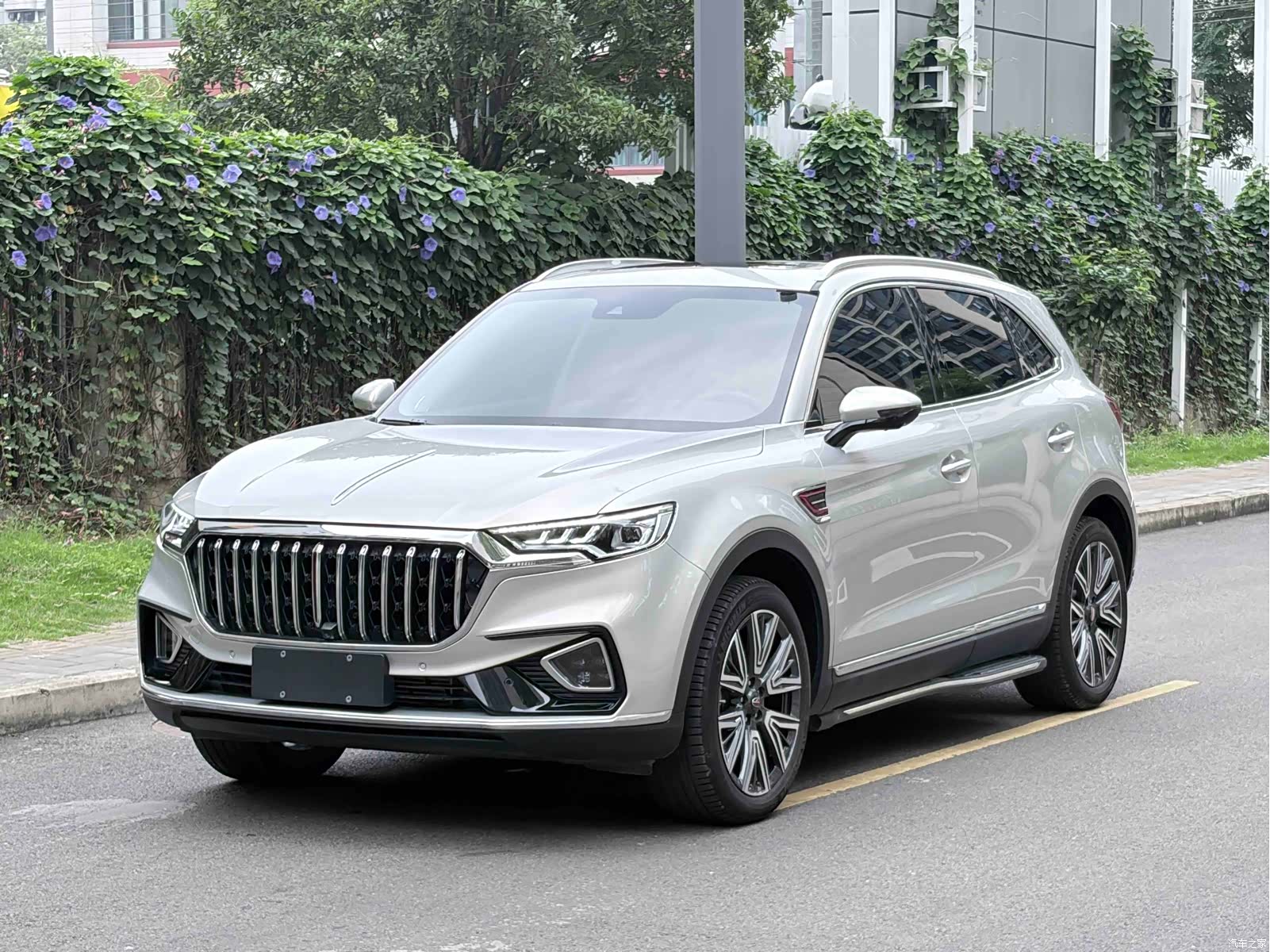 Hongqi HS5, 2022 1