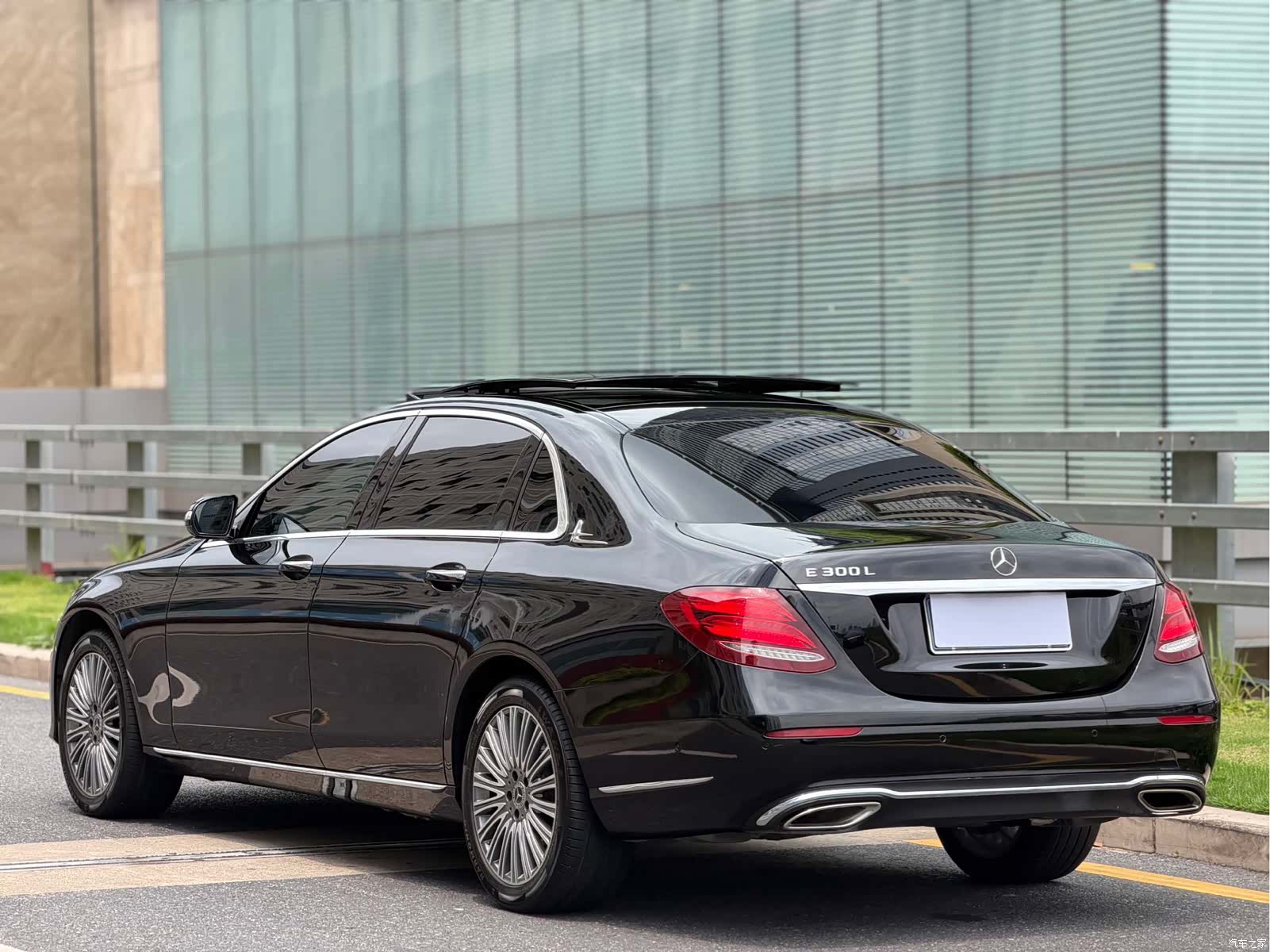 Mercedes-Benz E-Class, 2020 4