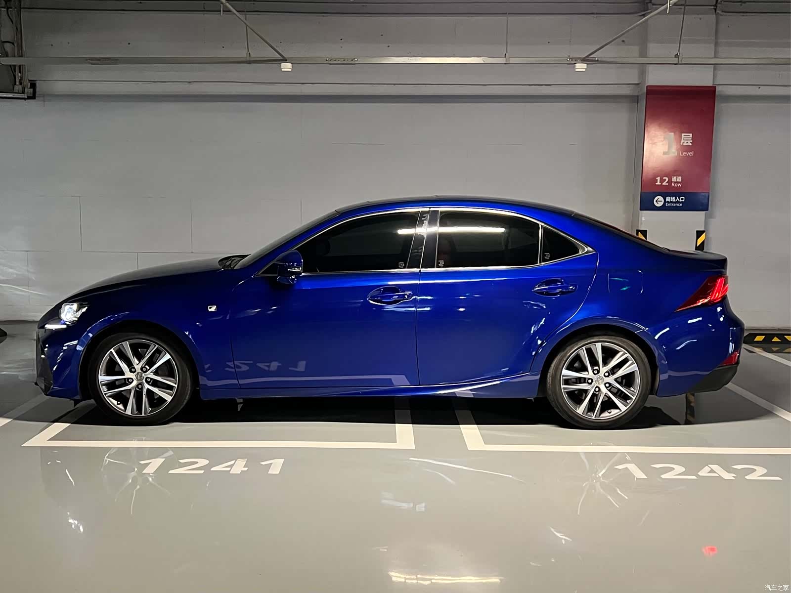 Lexus IS, 2018 4