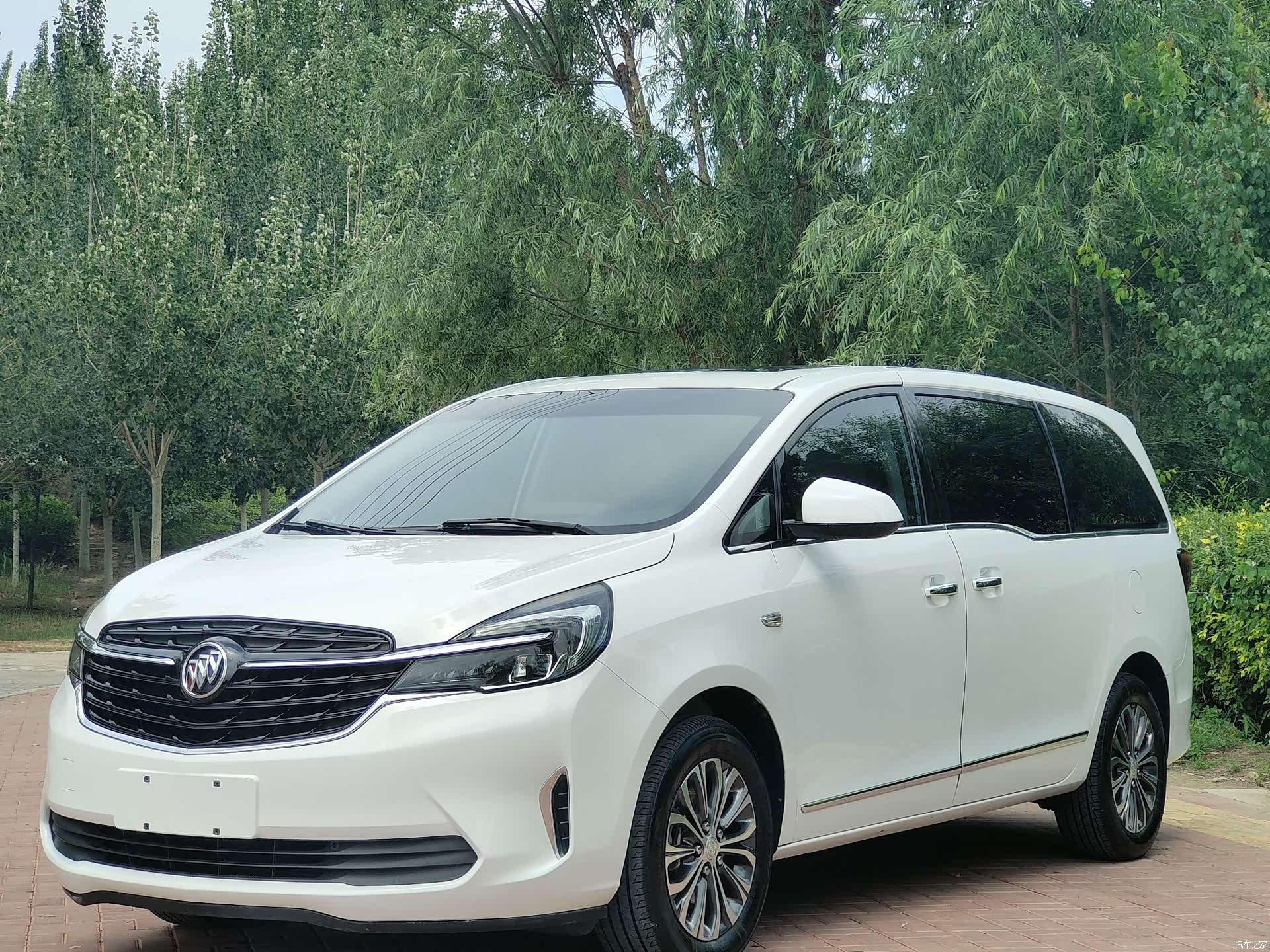 Buick GL8, 2021 1