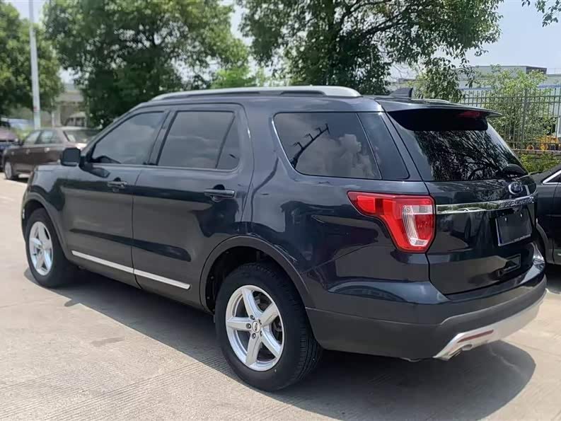 Ford Explorer Ford Explorer