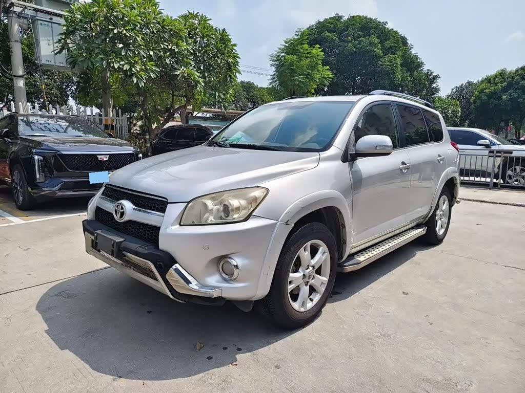 Toyota RAV4 2011 2.0L AT Luxury