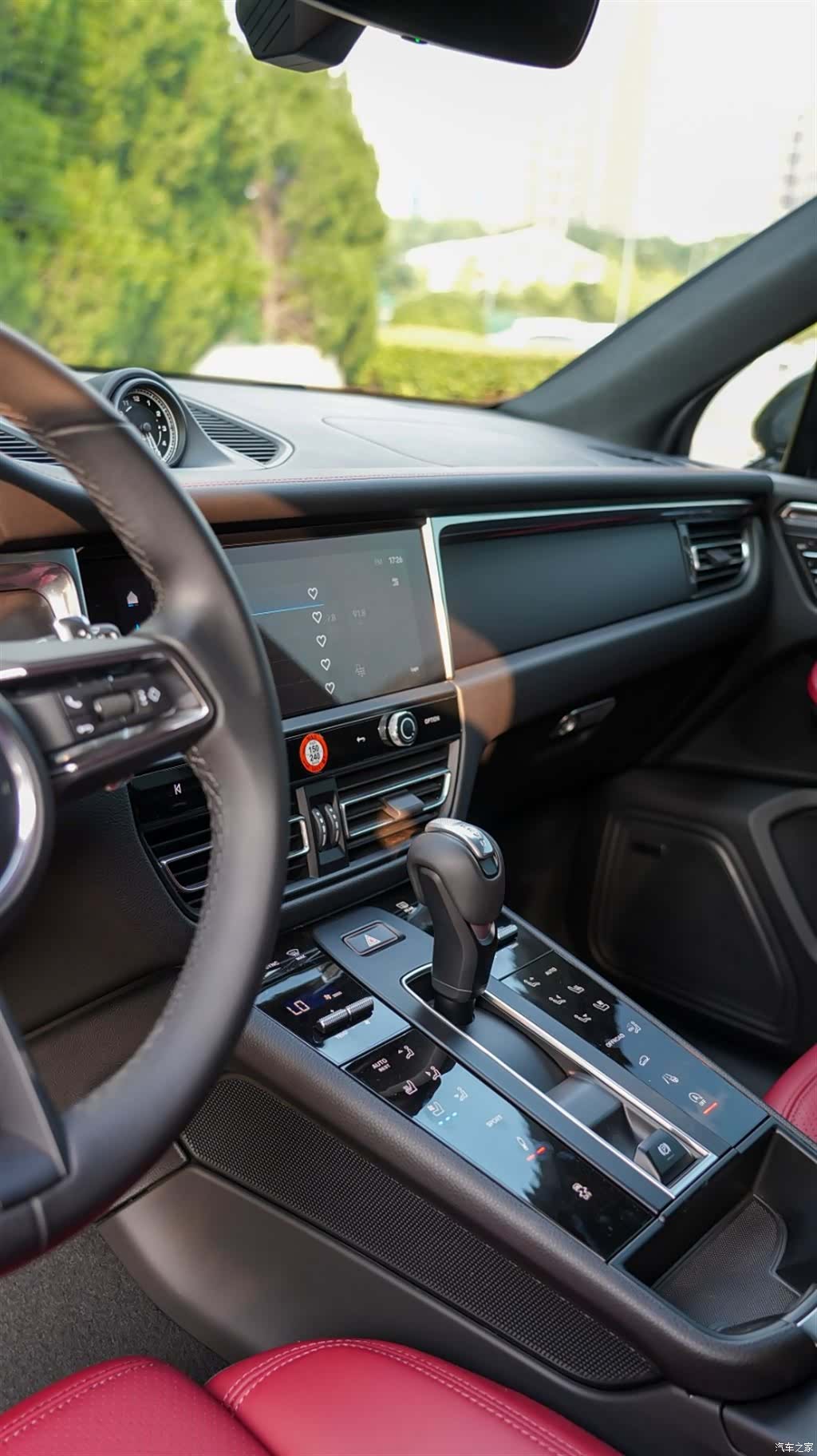 Porsche Macan, 2025 10