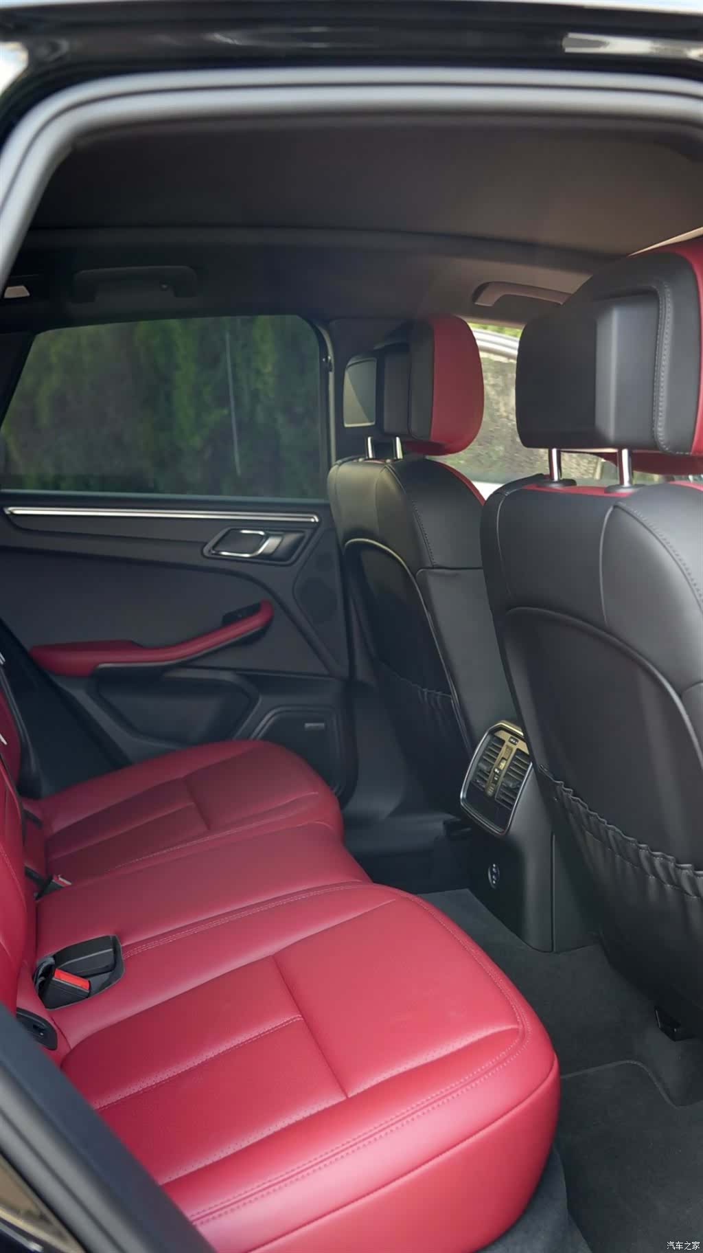 Porsche Macan, 2025 11