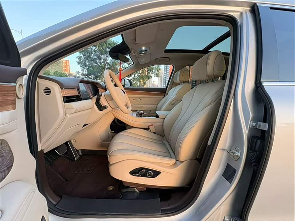 AITO Ask the world M7