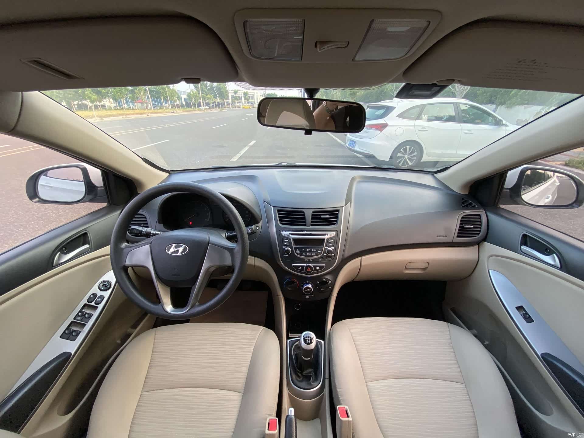Hyundai GLS, 2014 8