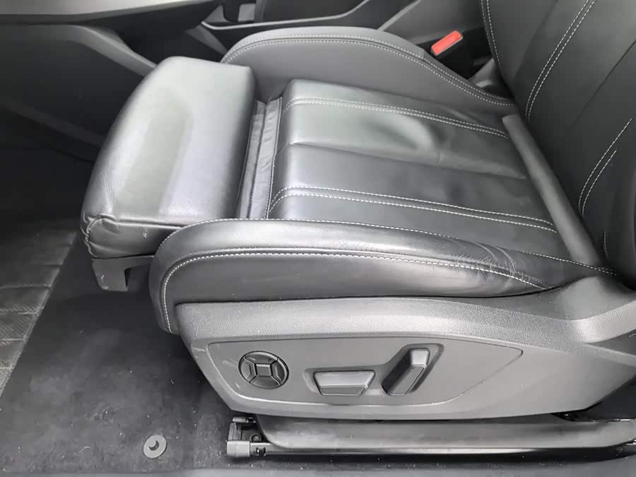 Audi Q4 e-tron 2023, фото 20