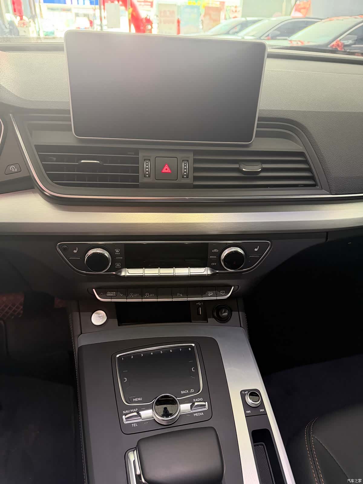Audi Q5L, 2019 11