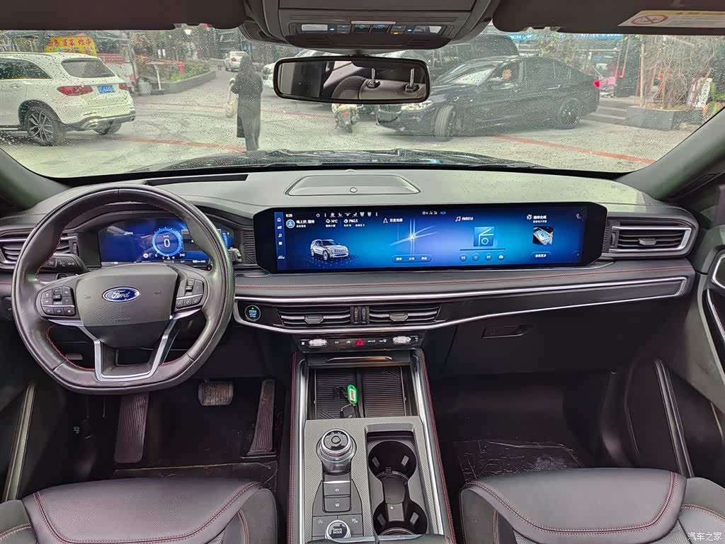 Ford Explorer, 2023 10