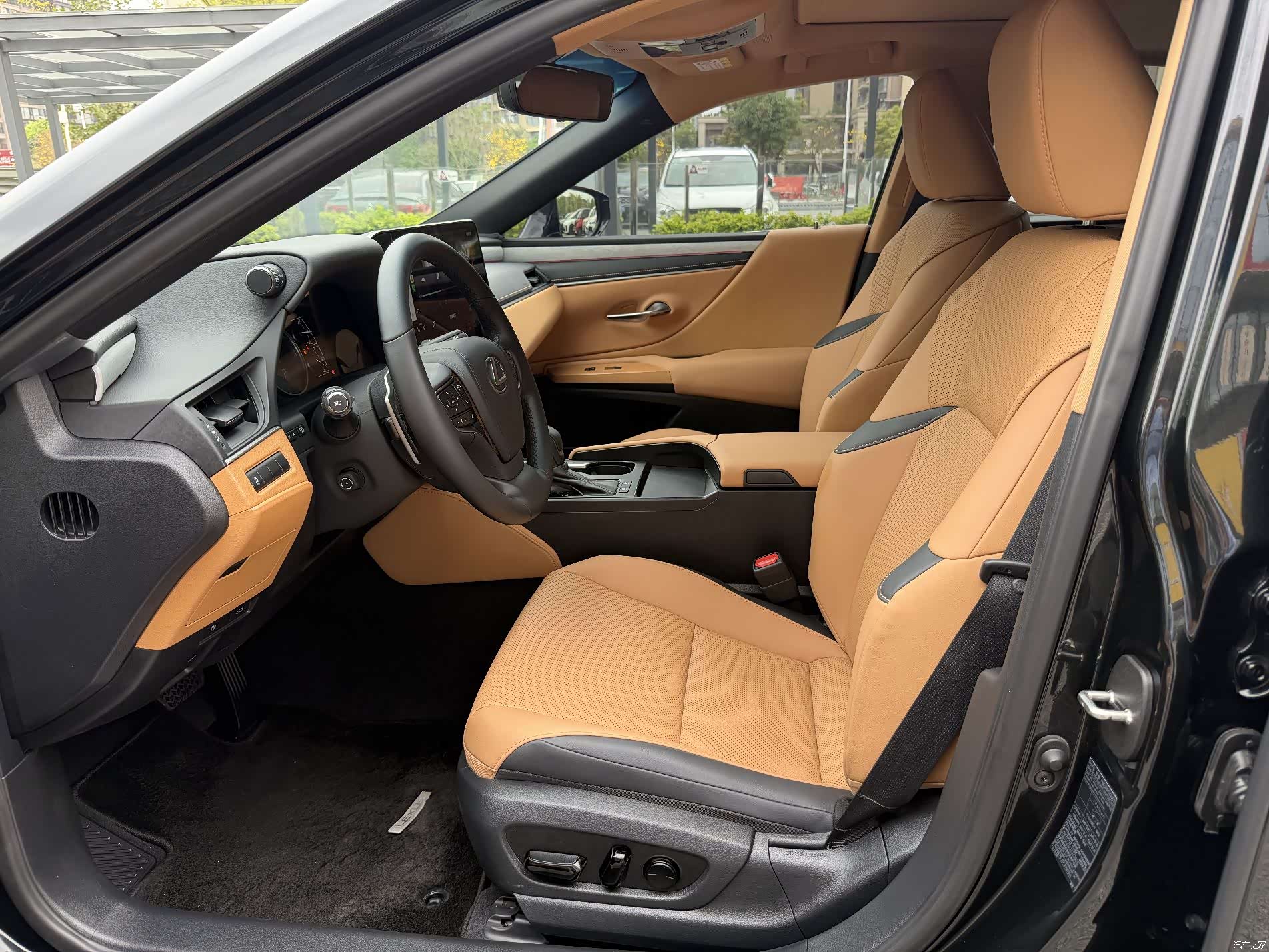 Lexus ES, 2025 9