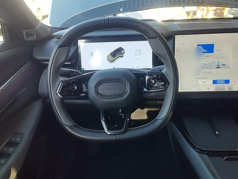 Lynk & Co 08 EM-P