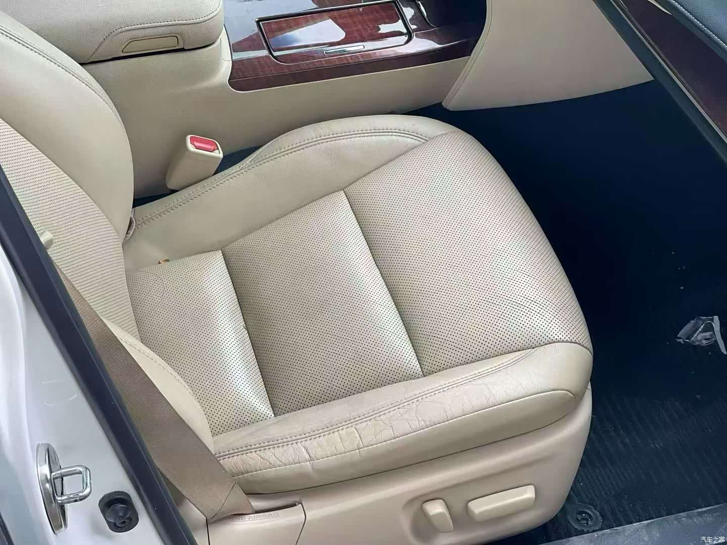 Toyota Crown, 2016 4