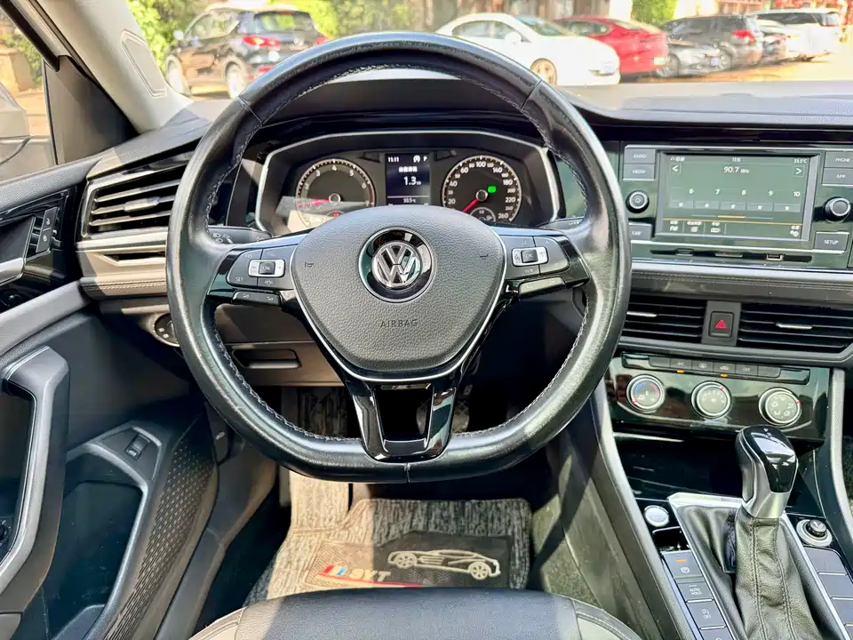 Volkswagen Sagitar