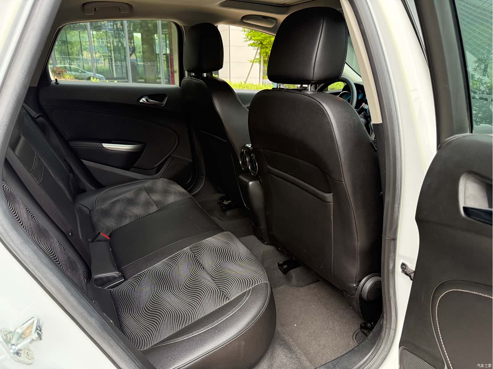 Buick XT, 2012 9