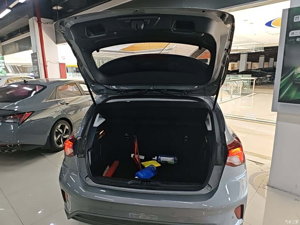 Ford Focus, 2022 19