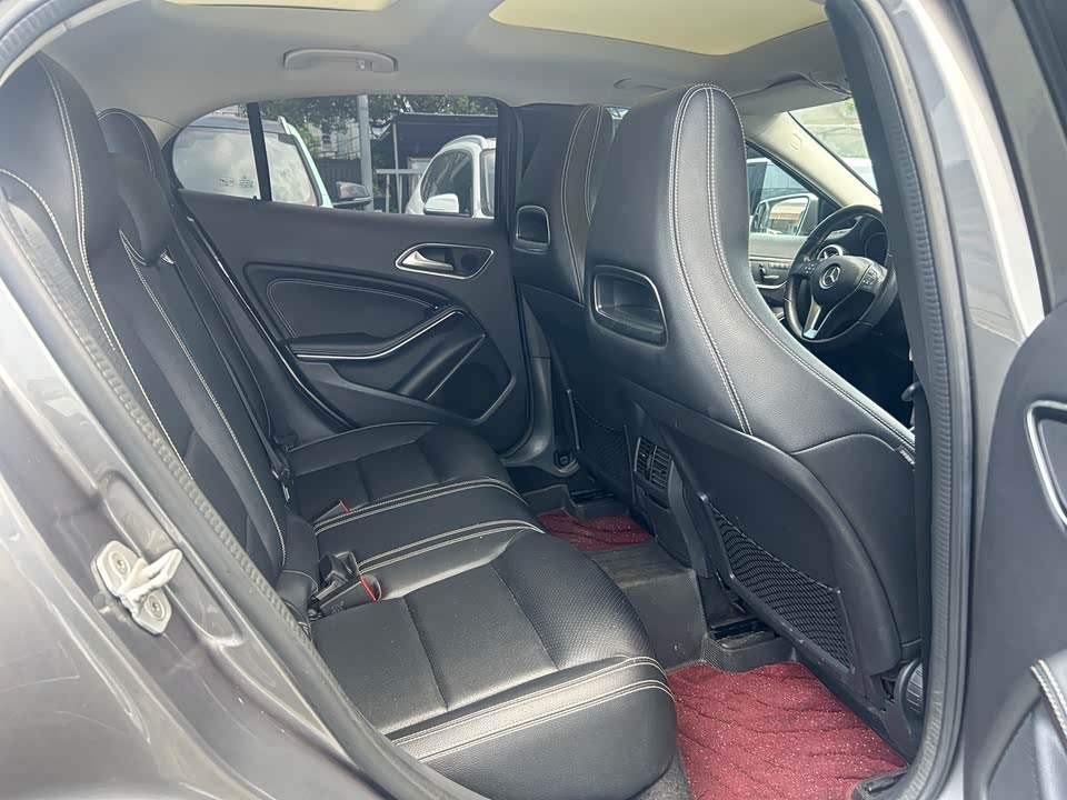Mercedes-Benz GLA Mercedes-Benz GLA