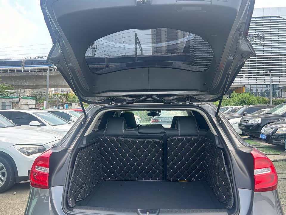 Mercedes-Benz GLA Mercedes-Benz GLA