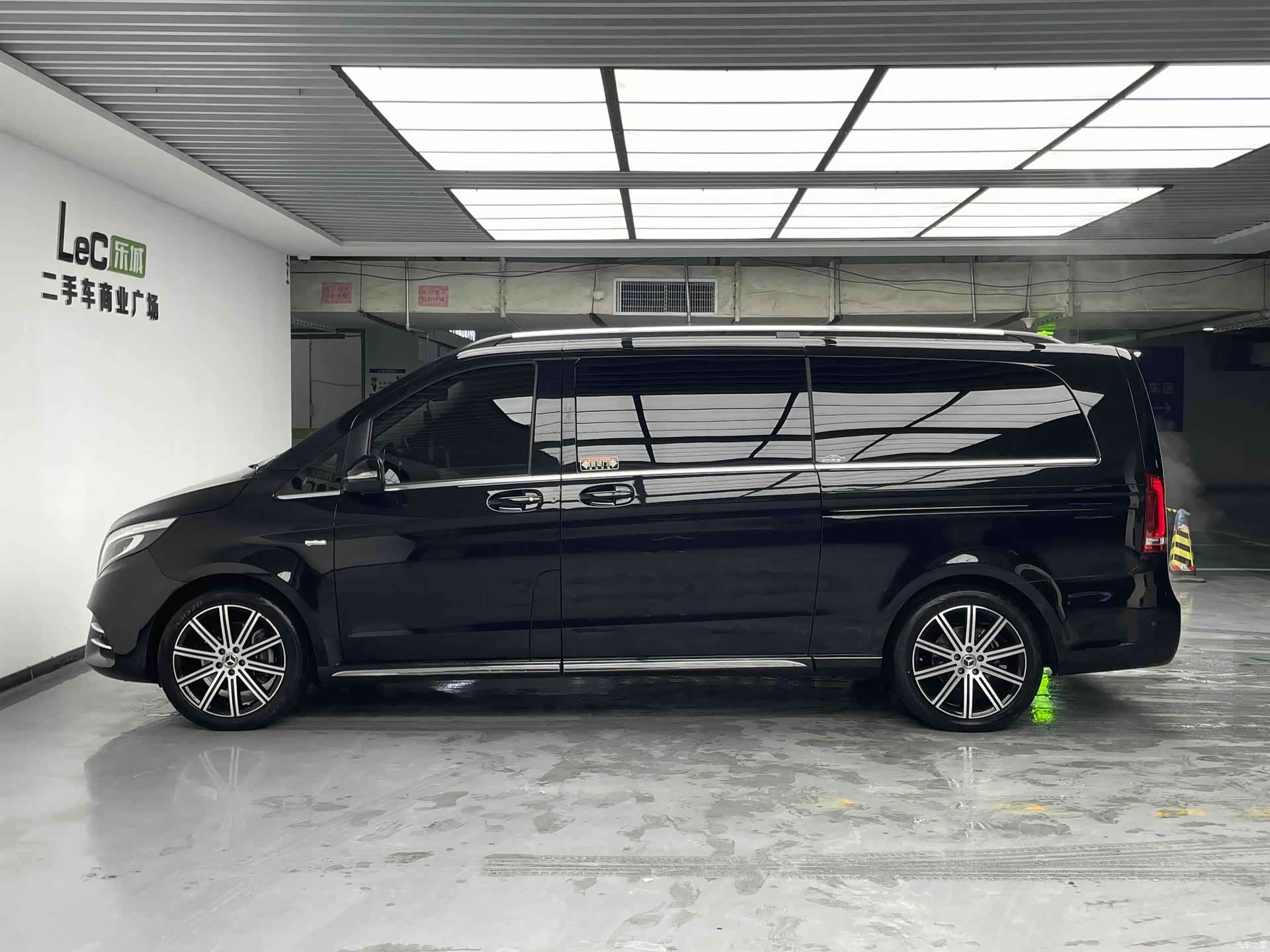 Mercedes-Benz V-Class, 2022 17