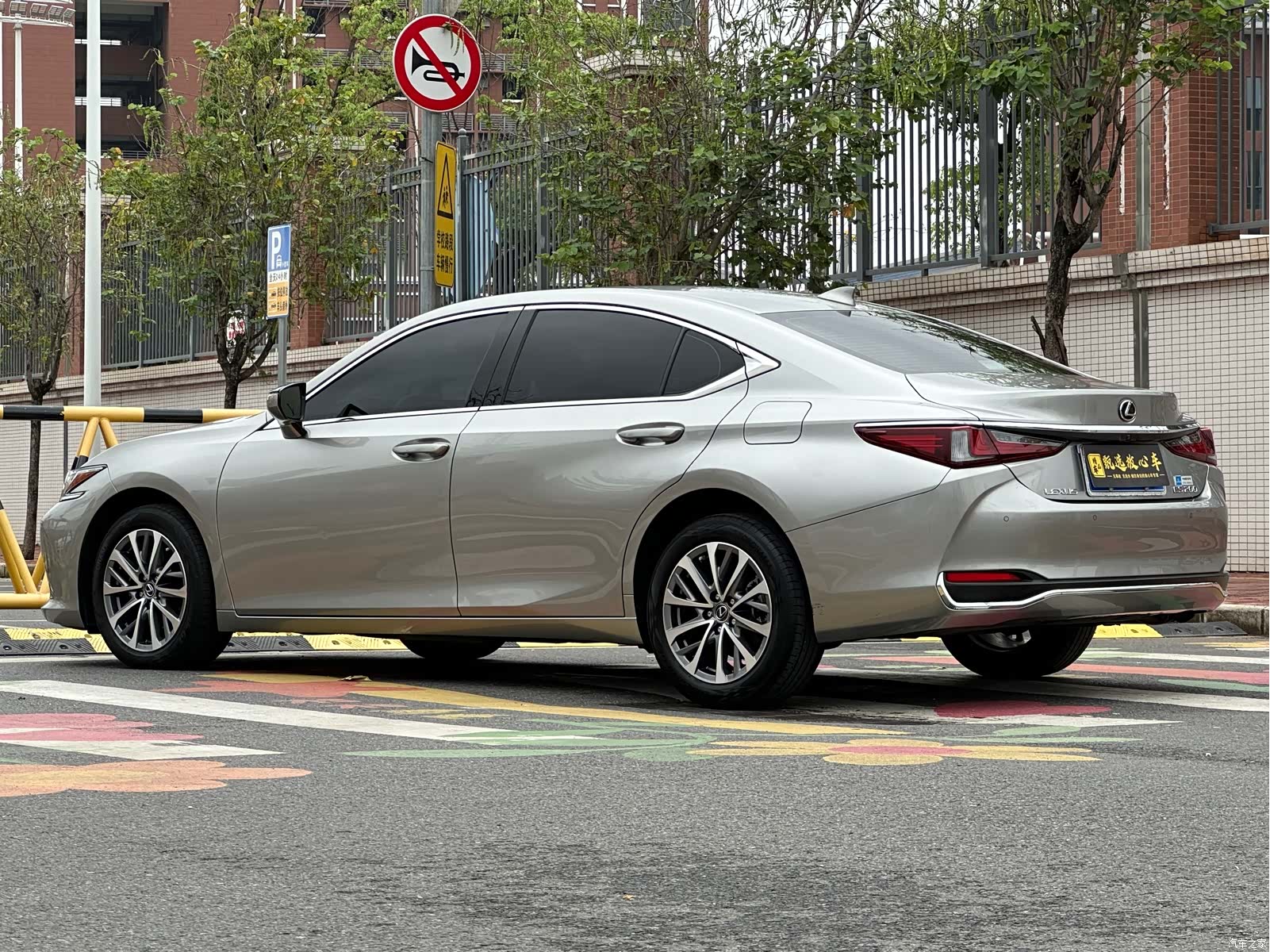 Lexus ES, 2024 4